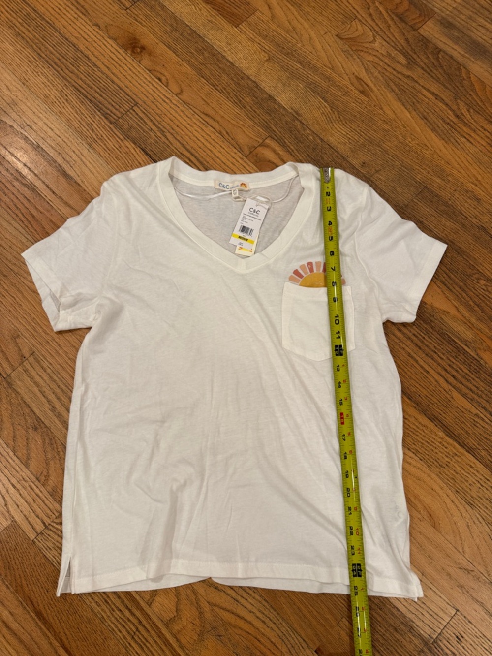 C&C California White V-Neck Tee with Sunrise Pocket Detail - Picture 4 of 7